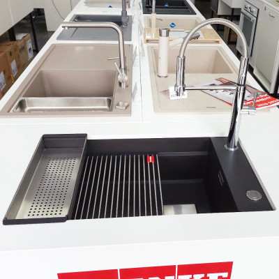 Комплект: • Коландер • Коврик Rollmat • Кухонная мойка FRANKE Kubus 2 KNG 110-62