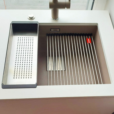 Комплект: • Коландер • Коврик Rollmat • Кухонная мойка FRANKE Kubus 2 KNG 110-52