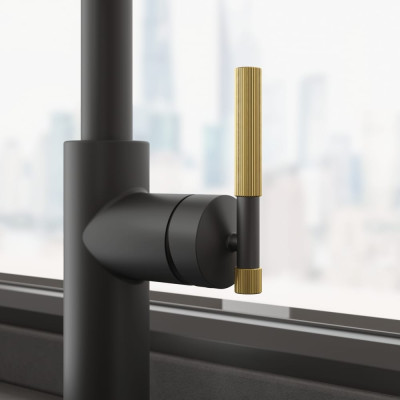 Змеишувач FRANKE Maris Stripes Semi Pro, гусеничный вилив, Bi-Matte Black/Gold (115.0747.679)