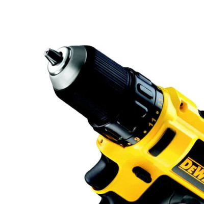 Дрель-шуруповерт аккумуляторный DeWALT DCD710D2