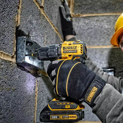 Дрель-шуруповерт аккумуляторная бесщеточная DeWALT DCD708D2T