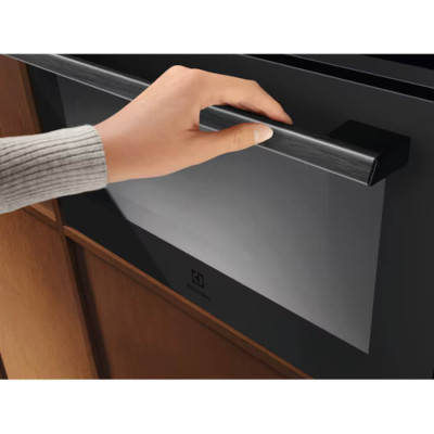 Микроволновая печь встроенная Electrolux EVM9E2XT