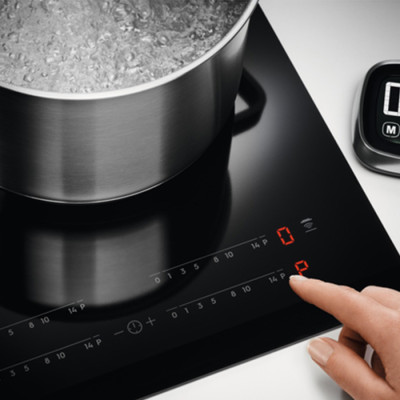 Індукційна варильна поверхня Electrolux EIS62453IZ