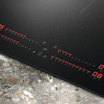 Індукційна варильна поверхня Electrolux EIS62453IZ