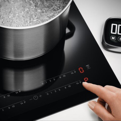 Варильна поверхня індукційна Electrolux CIR60433