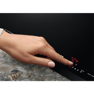 Варочная поверхность индукционная Electrolux EIV87671