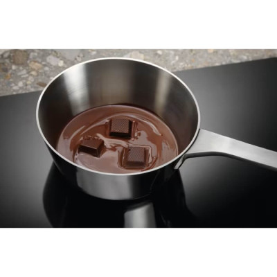 Варочная поверхность индукционная Electrolux EIS67453