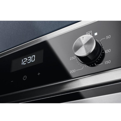 Духовой шкаф электрический Electrolux EOF5H40BX