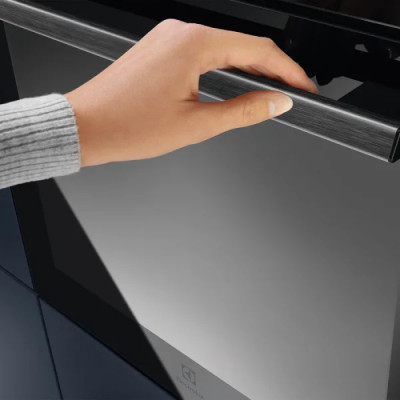 Духовой шкаф электрический ELECTROLUX EOF3H40BK