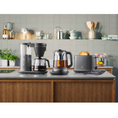 Электрочайник Electrolux E7K1-6BP