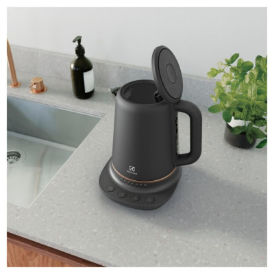 Электрочайник Electrolux E7K1-6BP
