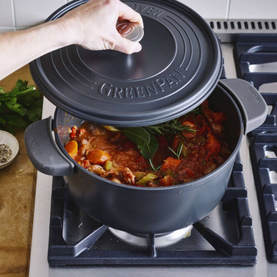 Кастрюля с крышкой GreenPan Featherweights, 22 см, 3,3 л с керамическим покрытием, черный (CC005056-001)