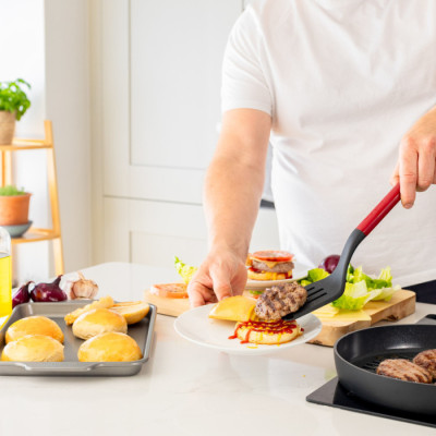 Лопатка з прорізами KitchenAid Classic, 34 см, червоний (KHA002OHEREG)