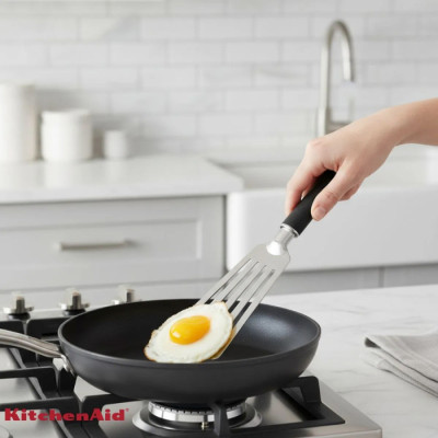 Лопатка з прорізами KitchenAid Classic, 32 см, чорний (KHH024OHOBEG)