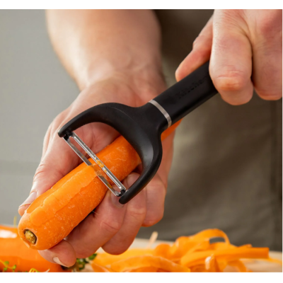 Овочечистка горизонтальна KitchenAid Classic, 17,5 см, чорний (KHH145OHOBEG)