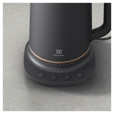 Електрочайник Electrolux E7K1-6BP