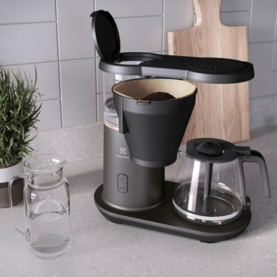 Кавоварка крапельна Electrolux Explore 7 E7CM1-4MTM