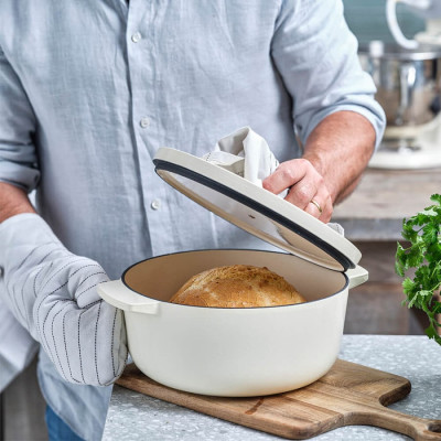 Каструля чавунна з кришкою KitchenAid, 26 см, 5,2 л, колір мигдальний крем (CC006059-001)