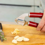 Прес для часнику KitchenAid Coreline, 19 см, червоний (KAG132OHERE)