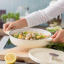 Сотейник чавунний з кришкою KitchenAid, 26 см, 2,77 л, мигдальний крем (CC009010-001)