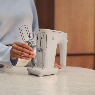 Міксер Electrolux EHM4W