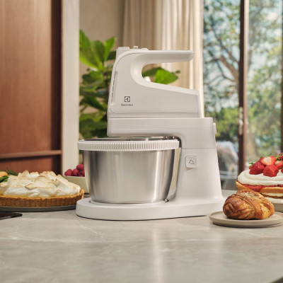 Миксер Electrolux ESM4W
