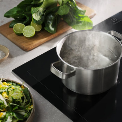 Индукционная варочная поверхность Electrolux EIS62453IZ