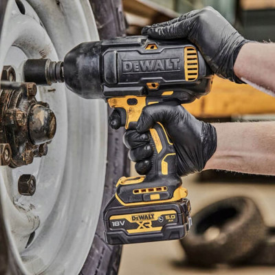 Гайковерт ударный аккумуляторный бесщеточный DeWALT DCF900P2T