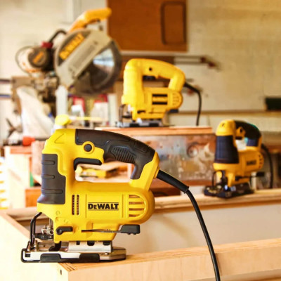 Пилка лобзиковая сетевая DeWALT DWE349