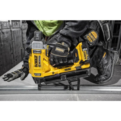 Пистолет гвоздезабивной по бетону аккумуляторный бесщеточный DeWALT DCN890N