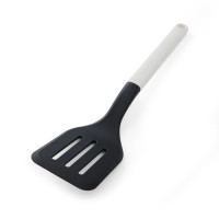 Лопатка с прорезями KitchenAid Classic, 34 см, белый (KHA002OHPNG)