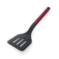 Лопатка з прорізами KitchenAid Classic, 34 см, червоний (KHA002OHEREG)