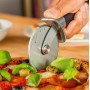 Ніж для піци KitchenAid Classic, 24 см, чорний (KHH113OHOBEG)