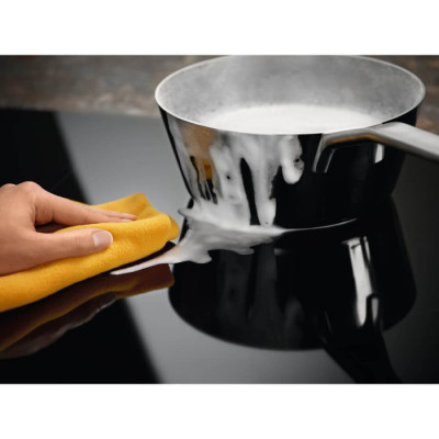 Варочная поверхность индукционная Electrolux CIR60430