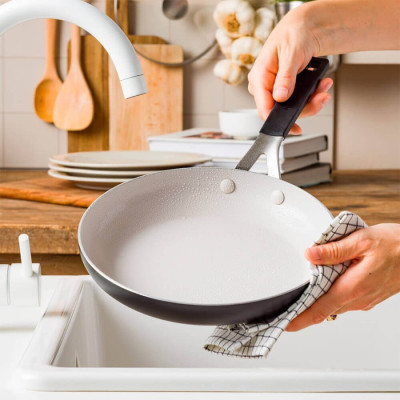 Сковорода KitchenAid АС, 24 см, з керамічним покриттям, матовий чорний (CC010435-001)