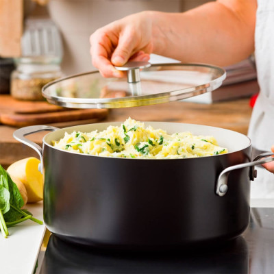 Каструля з кришкою KitchenAid АС, 24 см, 4,91 л, з керам покриттям, матовий чорний (CC010162-001)